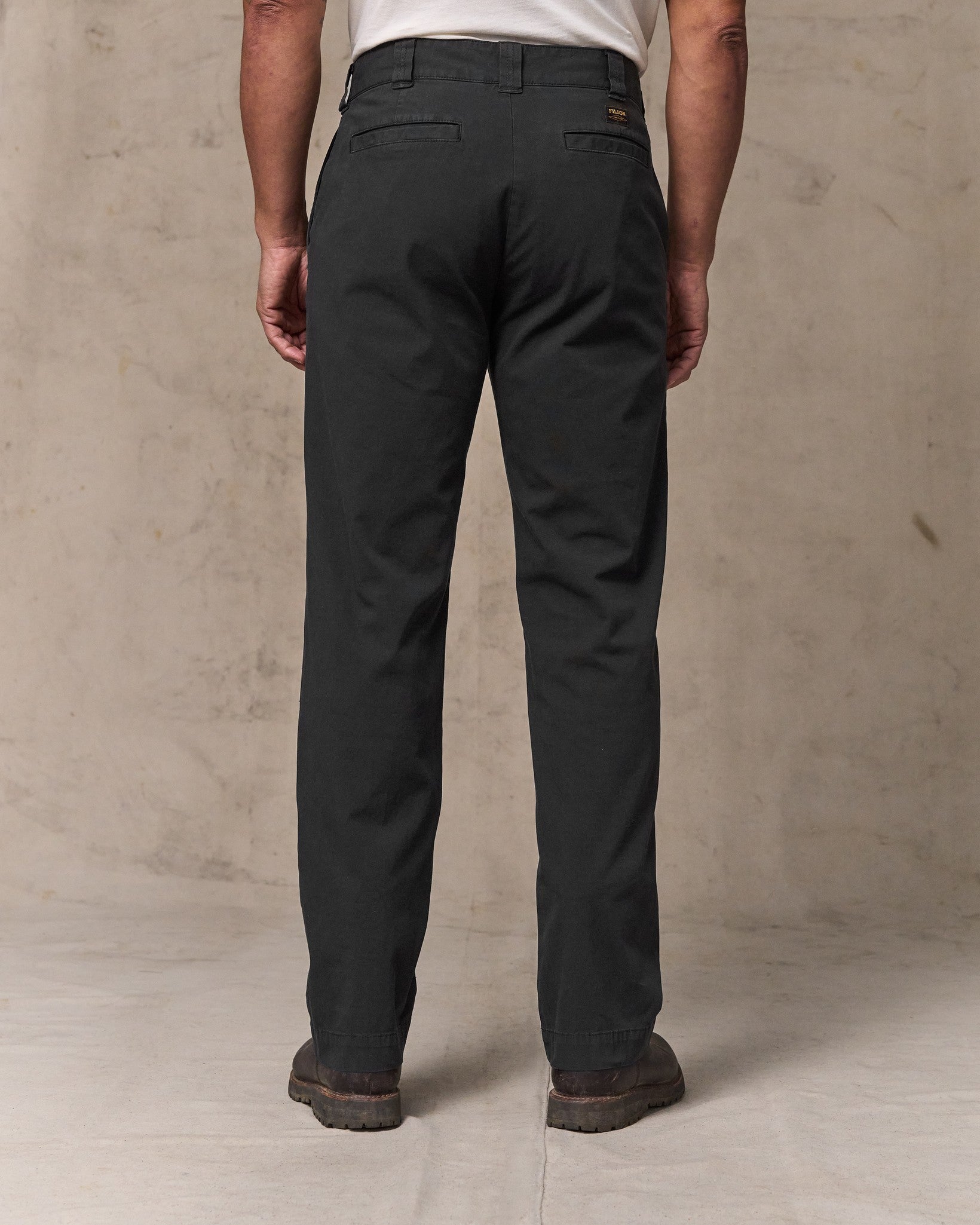 FILSON ワークパンツ 黒 Granite Mountain Flat Front Pants - Washed Faded Black | Filson