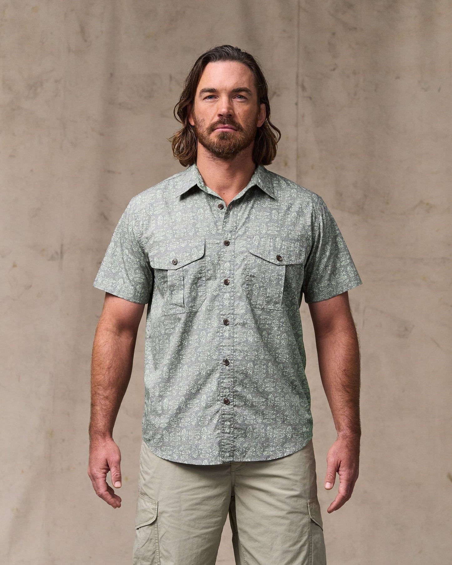 image of a model wearing Filson's Filson's Washed Short Sleeve Feather Cloth Shirt - Khaki / Print|Model is 6'1" wearing a size medium