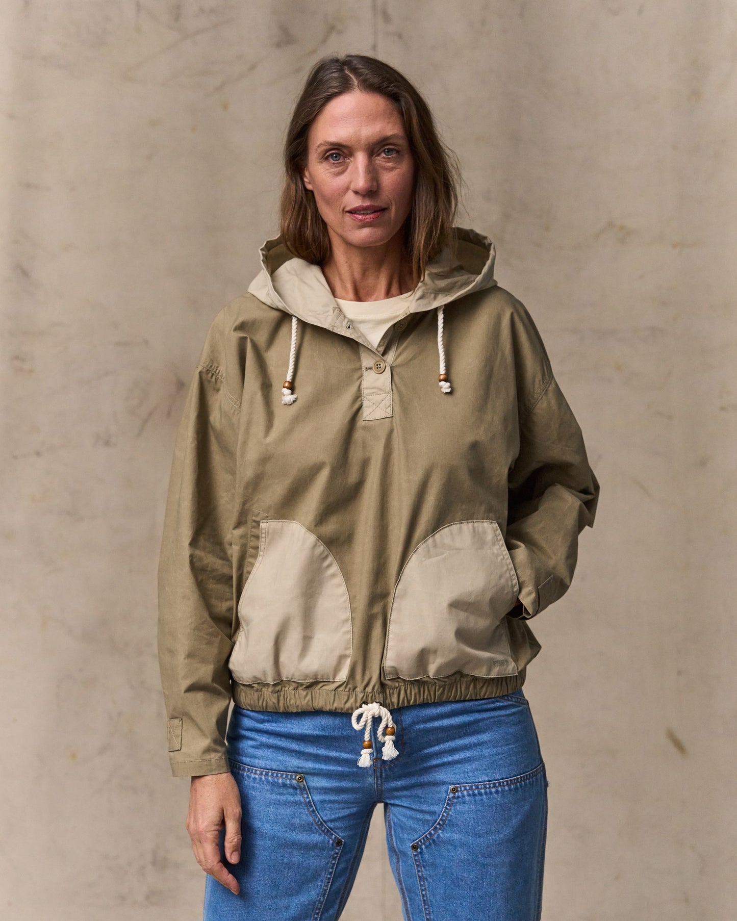 image of a model wearing Filson's Women's Dry Wax Hooded Popover - Khaki / Quail Tan|Model is 5'10" wearing a size medium