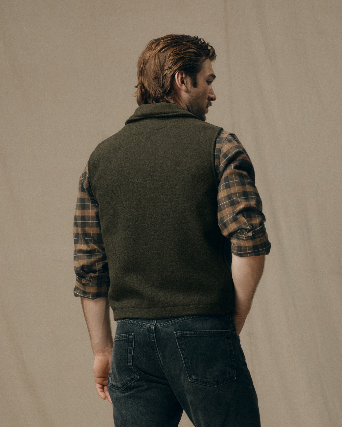 DEVIN is 6' wearing a size Medium