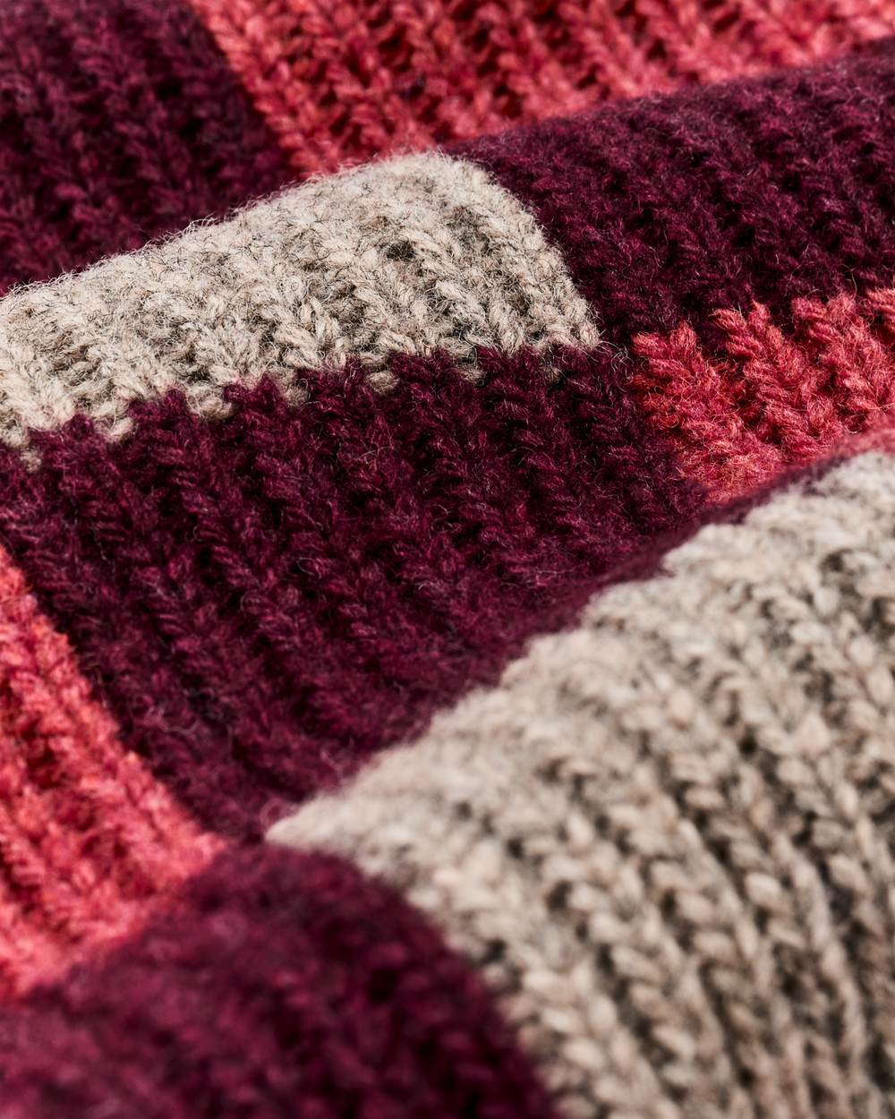 Women's Checkered Wool Cardigan - Burgundy / Gray Check